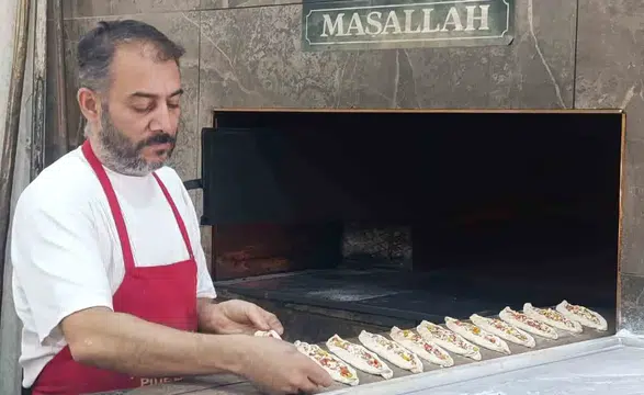 Kahramanmaraş'ta 400 Derecede Ekmek Mesaisi