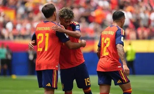 İspanya Tur Kapısını 3 Golle Açtı