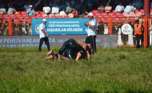 665. Tarihi Kırkpınar Yağlı Güreşleri'nde çeyrek finalistler belli oldu