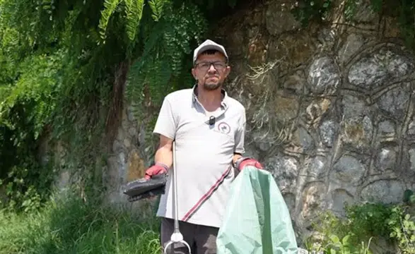 Yol Kenarında Bulduğu Altın Dolu Çantayı Polise Teslim Etti