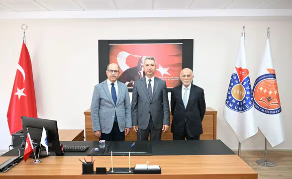 İnsan ve Toplum Bilimleri Fakültesi'nde dekanlık devir teslim