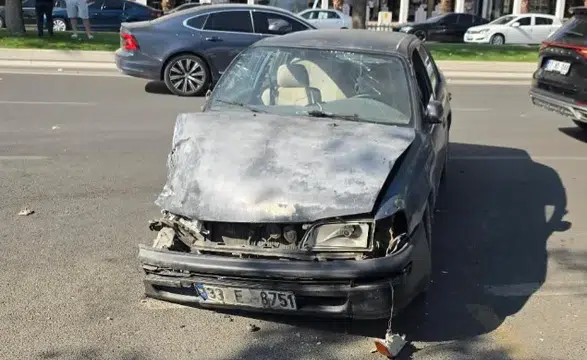 Kahramanmaraş'ta Ehliyetsiz Sürücü Dehşet Saçtı: 6 Araç Birbirine Girdi