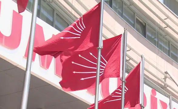 CHP'nin Kalesinde Siyasi Deprem İddiası: 24 Belediye Başkanının Yeni Parti'ye mi Geçecek?