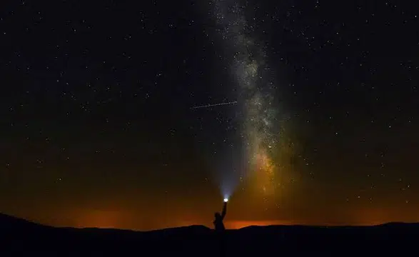 Bu Gece Kahramanmaraş Semalarında Görsel Şölen Var: Perseid Meteor Yağmuru Başlıyor