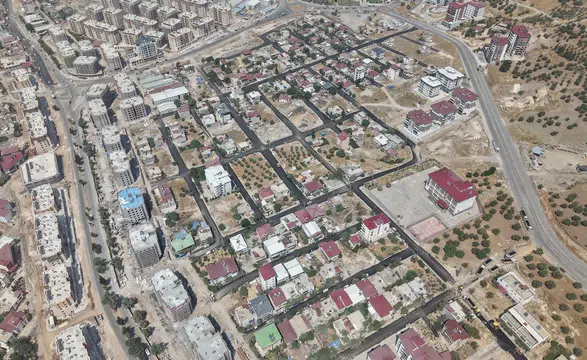 Kahramanmaraş'ta Aslanbey Mahallesi'nde asfalt yenileme çalışmaları sürüyor