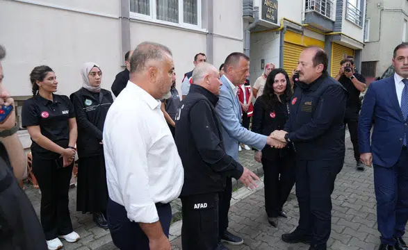 AFAD Başkanı Pehlivan'dan selde hayatını kaybedenlerin ailelerine taziye ziyareti