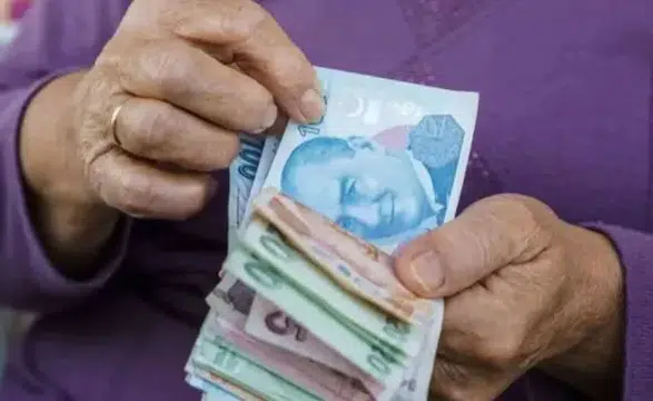 Ev Kadınlarına Emeklilik Yolu Gözüktü: Teklif TBMM Komisyonunda!