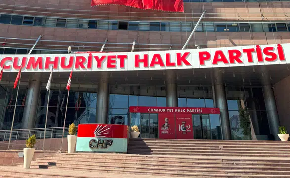 CHP'den belediye başkanı transfer iddialarına sert yanıt
