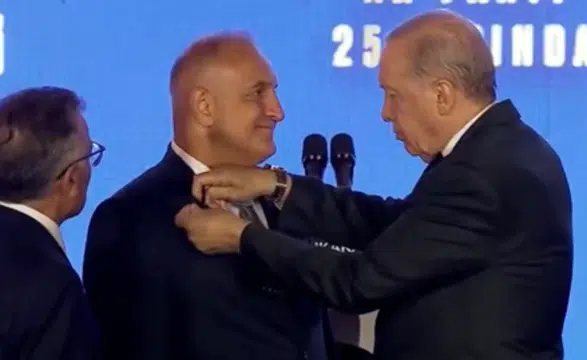 25. yıl programında AK Parti'ye 10 yeni katılım