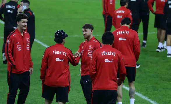 A Milli Futbol Takımı Fransa Maçı Öncesi Kocaeli Stadı’nda Yürüdü