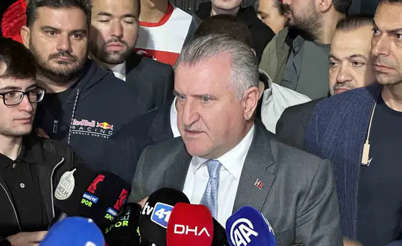 Bakan Bak Fransa Maçını Değerlendirdi: "Bizim Çocuklar İyi İşler Yapmaya Devam Edecek"