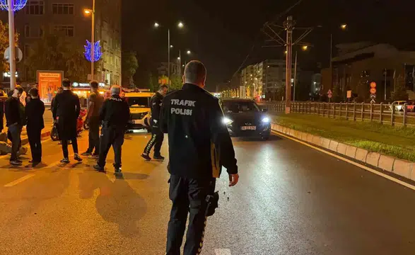 Motosiklet Karşıya Geçmek İsteyen Çocuğa Çarptı: 2’si Ağır 3 Yaralı