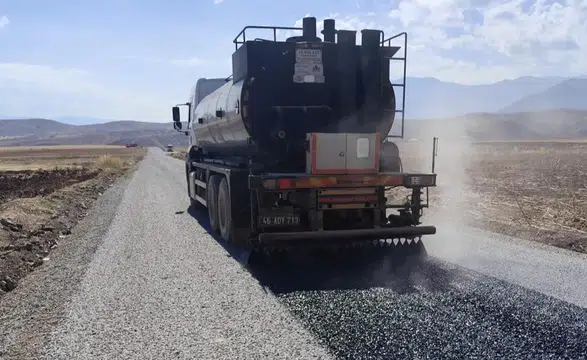 Göksun'da 2 km yolu asfaltla yenileyen büyükşehir, ulaşımı modernleştiriyor!