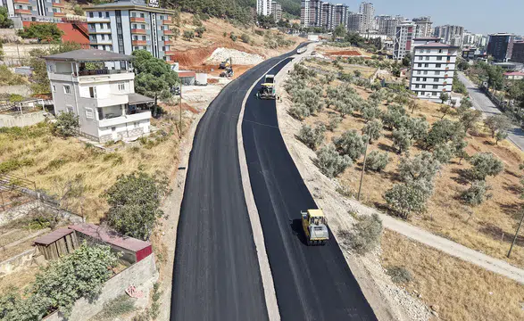 Doğu-Batı Ulaşım Koridorunda Asfalt Mesaisi