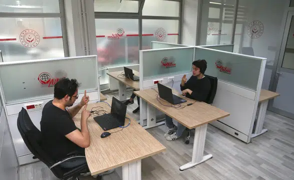 AİLEM Engelsiz İletişim Merkezinden 335 bin çağrıya destek