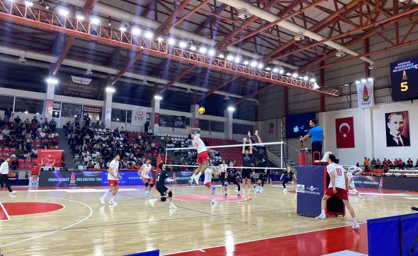 Onikişubat Belediyespor Efeler Ligi’ne Yenilgiyle Başladı