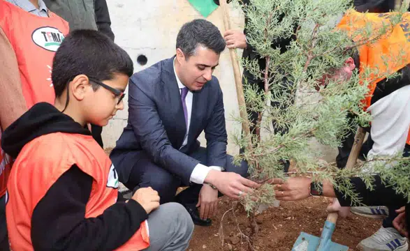 Elbistan’da Cumhuriyet anısına 103 fidan kök saldı