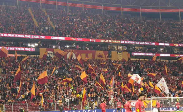 Dev Derbide Osimhen Şov: Galatasaray İlk Yarıyı 2-0 Önde Bitirdi