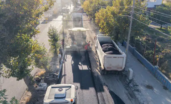 Elbistan’da rezerv alan yolunda asfaltlama başladı
