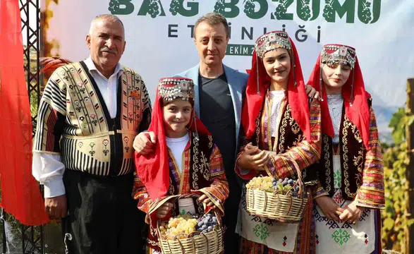 Kahramanmaraş’ta Kabarcık Üzümü İçin Geleneksel Bağ Bozumu