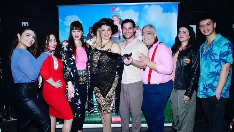 Şen Kızlar Sahneye Damga Vurdu