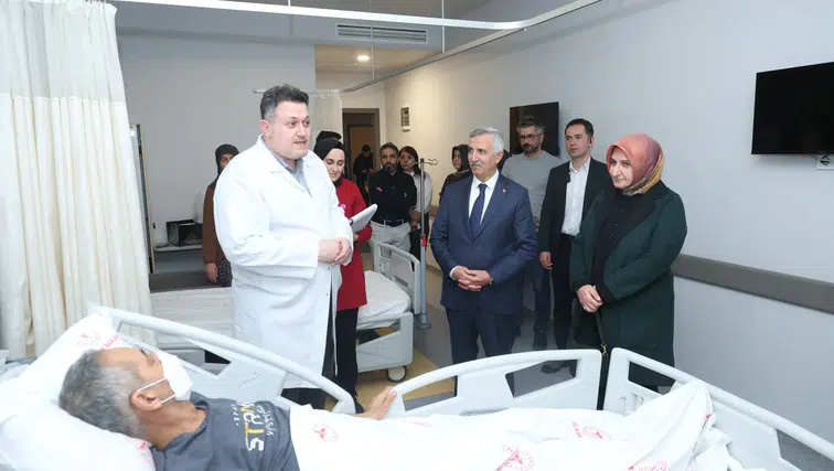 Vali Ünlüer Devlet Hastanesi'nde sağlık hizmetlerini inceledi