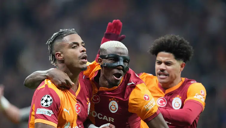 Galatasaray Dev Maçta İlk Yarıyı Önde Bitirdi
