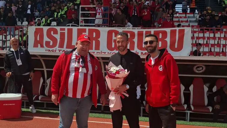 Bilal Kısa’ya İç Sahada Anlamlı Karşılama