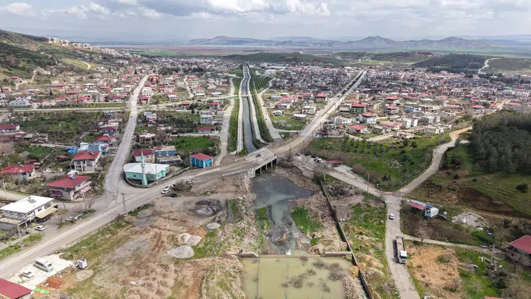 Büyükşehir Belediyesi, Şekeroba’da 10 Milyonluk Yenilikçi Köprü Projesine İmza Attı!