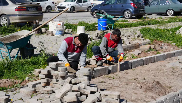 Onikişubat Belediyesi'nden Kaldırım ve Yol Yapım Çalışmaları Başladı!