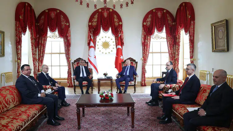 Erdoğan ve Erhürman Dolmabahçe’de Bir Araya Geldi