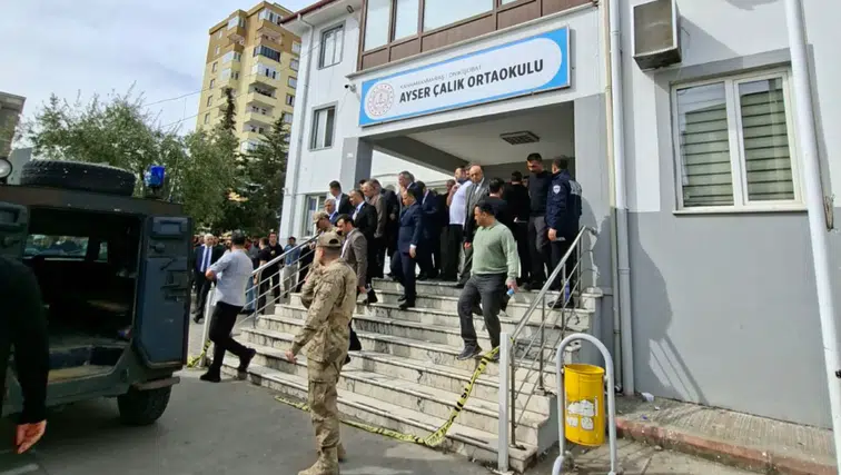 Okula Sardıran Öğrencinin Polis Babası Gözaltına Alındı