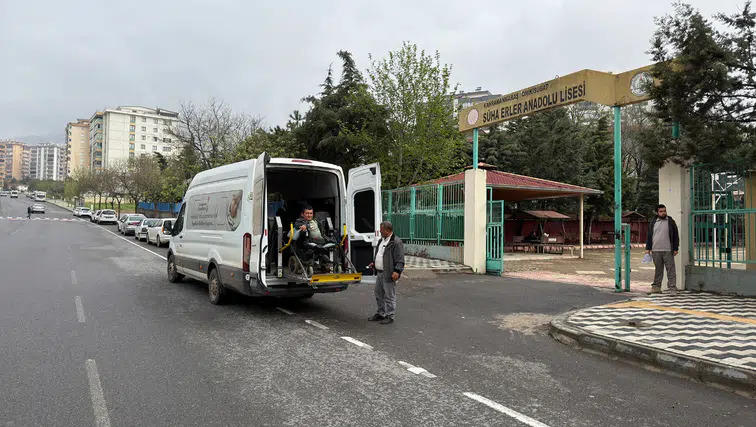 Büyükşehir Belediyesi, Sınav Günü’nde Özel Gereksinimli Bireylerin Yanında Yer Aldı