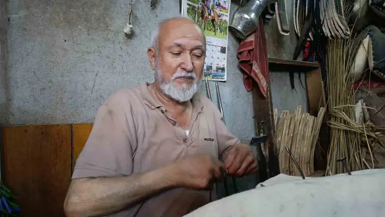 60 yıllık semer ustası mesleğini yaşatmaya çalışıyor