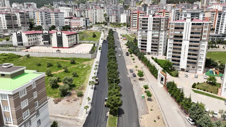 Büyükşehir, Ahır Dağı Caddesi’nde Asfalt Çalışmalarına Devam Ediyor