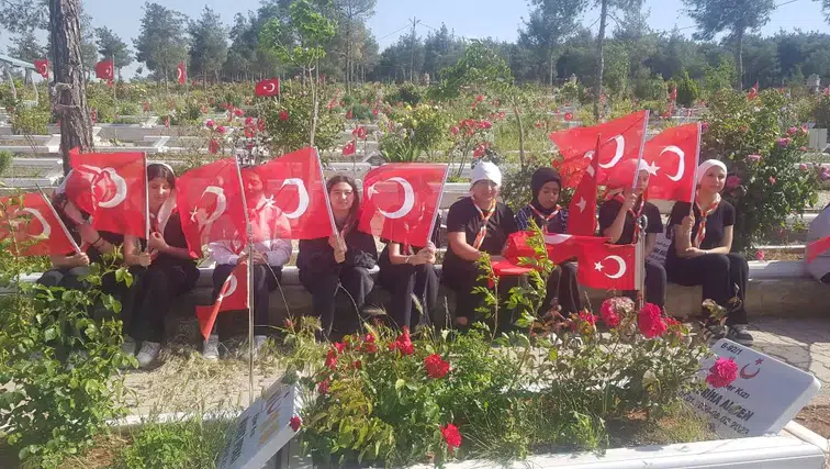 Deprem Şehidi Anneler ve Ayla Öğretmen Dualarla Anıldı