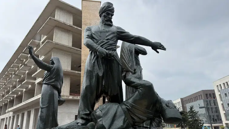 Kıbrıs Meydanı’ndaki Anıt Yeniden Ait Olduğu Yerde