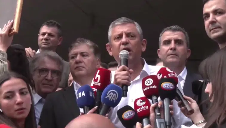 Özgür Özel: "CHP Her Yerde, Tekrar Dönüş İçin Hazır!"