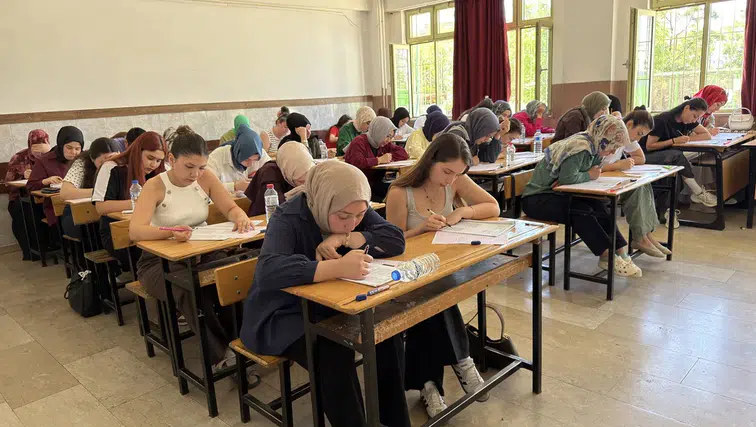 Gençler için KPSS deneme sınavı: 5 bin katılımcı, gerçek sınav atmosferi!