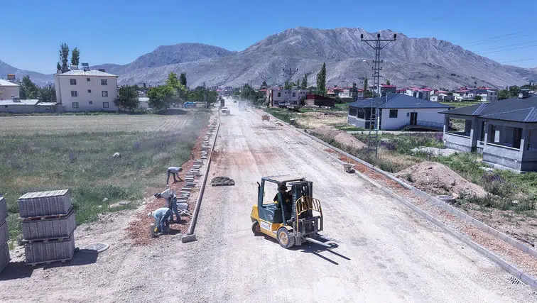 Elbistan Tepebaşı Caddesi'nde yürüyüş yolu ve asfalt çalışmaları başlıyor!