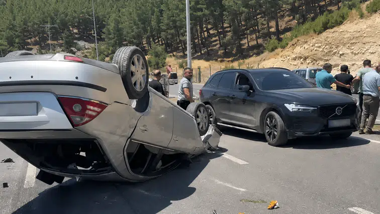 Kuzey Çevre Yolunda Kaza: Araç Takla Attı
