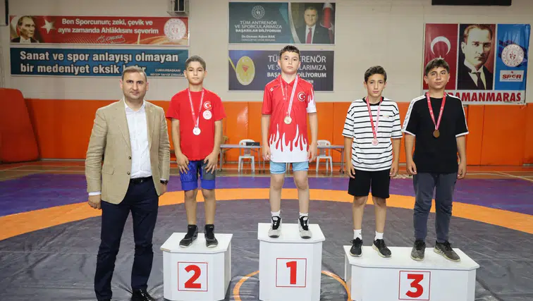Kahramanmaraş’ta Minik Pehlivanlar Minderde Ter Döktü