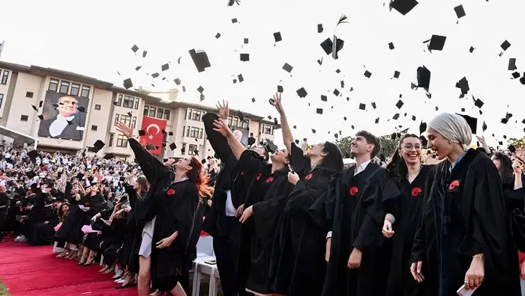 Koç Üniversitesi 1731 Mezununu Uğurladı Bugün
