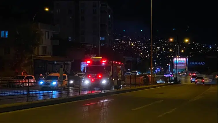 Kahramanmaraş'ta Direksiyon Hakimiyetini Kaybetti, Araç Yan Yattı