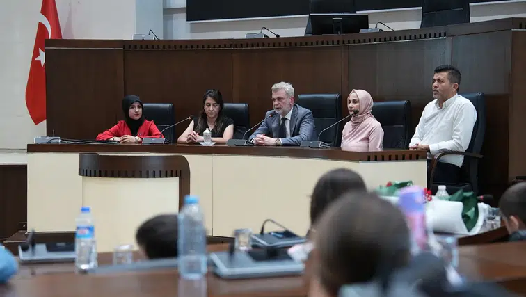 Başkan Görgel, minik öğrencileri ağırlayarak onların şehirle ilgili sorularını yanıtladı