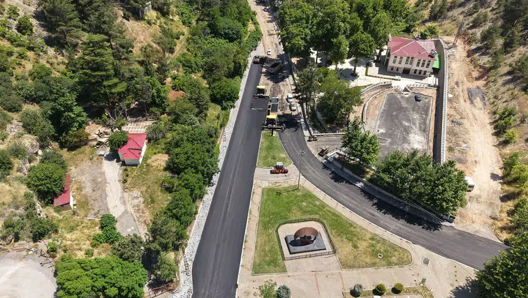 Kahramanmaraş'ta Pınarbaşı Caddesi'nin asfalt yenileme çalışmaları başladı