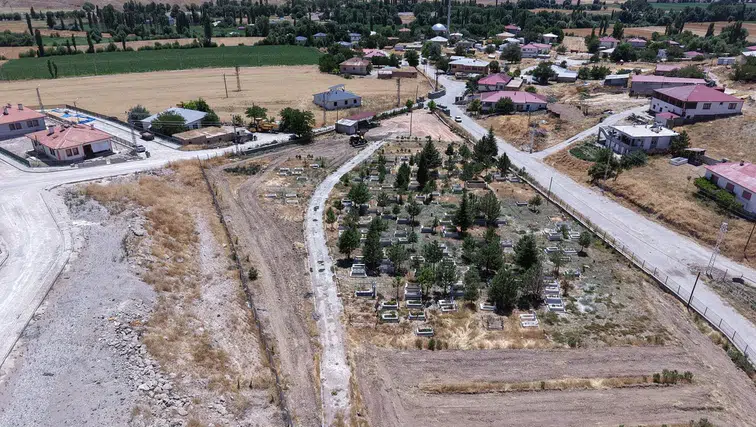 Elbistan'daki Gündere Mezarlığı, Büyükşehir Belediyesi ile modernize ediliyor