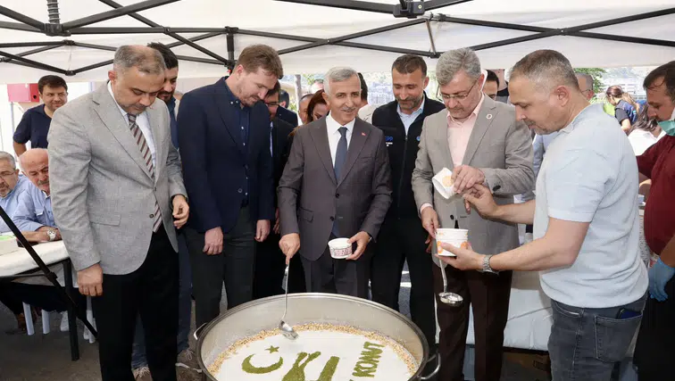 Vali Ünlüer Aşure Programında Vatandaşlarla Buluştu