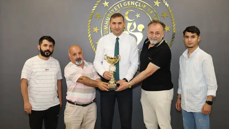 Bozdağ Spor’dan İl Müdürü Özdemir’e Şampiyonluk Ziyareti