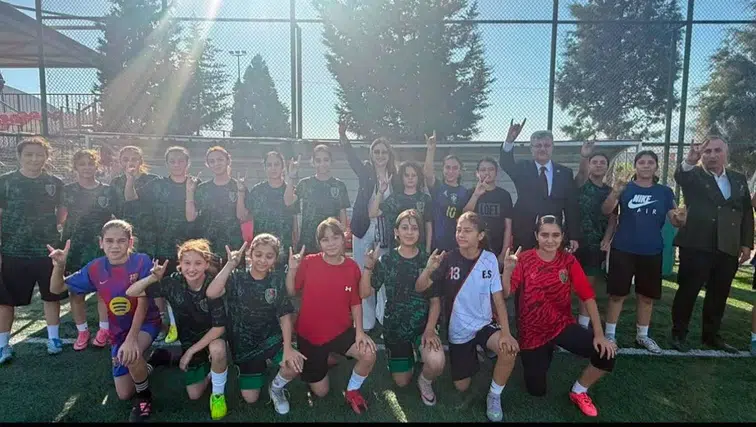 Milletvekili Karakoç’tan Kahramanmaraş Anadolu Kadın Futbol Takımına Destek